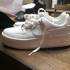 white air force 1 sage low